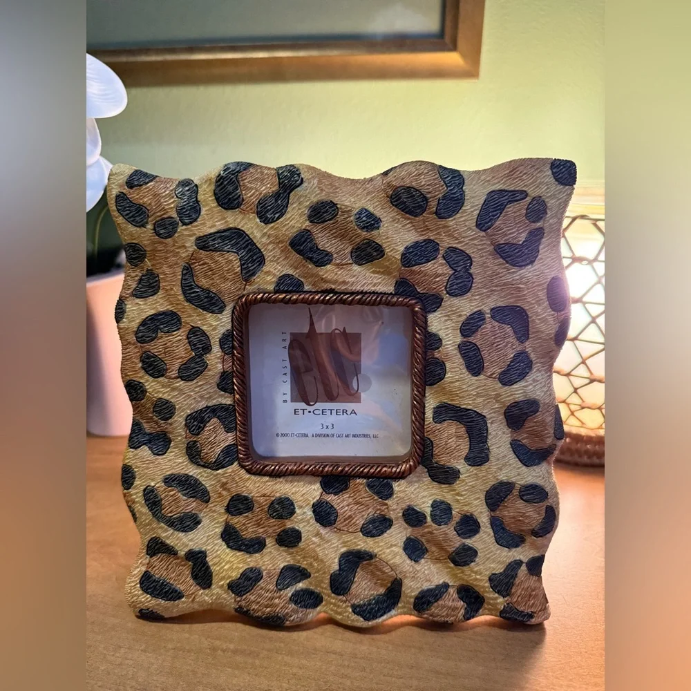 Etcetera Leopard Patterned Photo Frame - Heavy Resin - Picture 5 of 13
